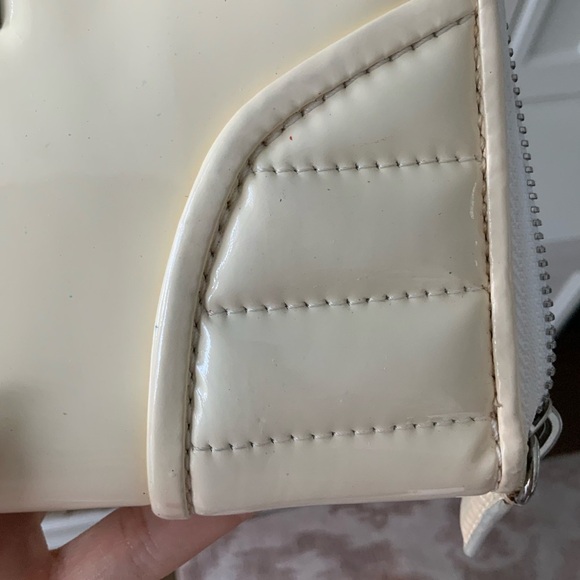BURBERRY Authentic Patent Leather Cream White Large Zip Around Women’s Wallet - Picture 7 of 16